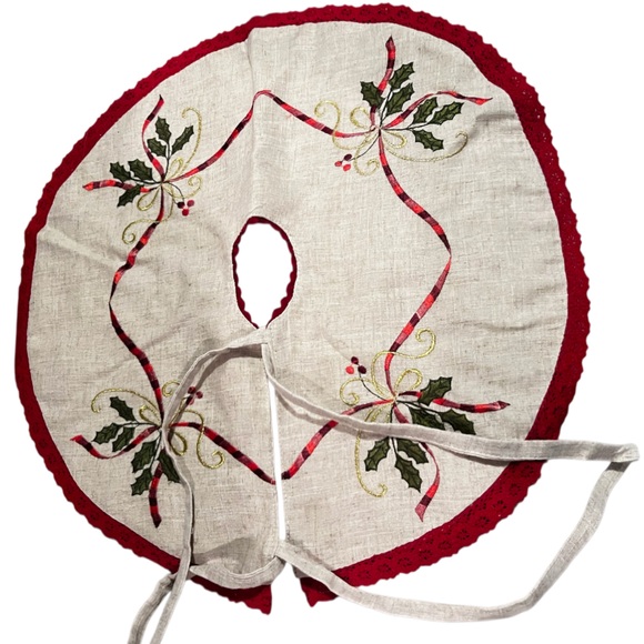 Handmade Other - Vintage embroidered Christmas tree skirt with a red crocheted trim